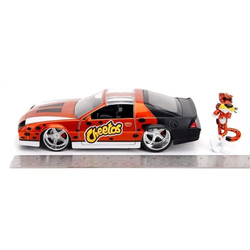 Jada Toys Cheetos 1:24 1985 Chevy Camaro Z28 Die-Cast Car & 2.75" Chester Cheetah Figure, Orange